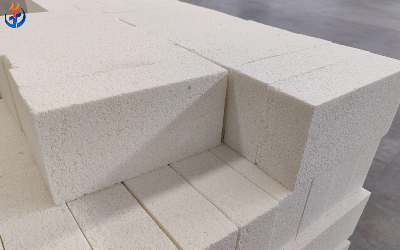 Use of Silica Bricks in Glass Furnace Crowns